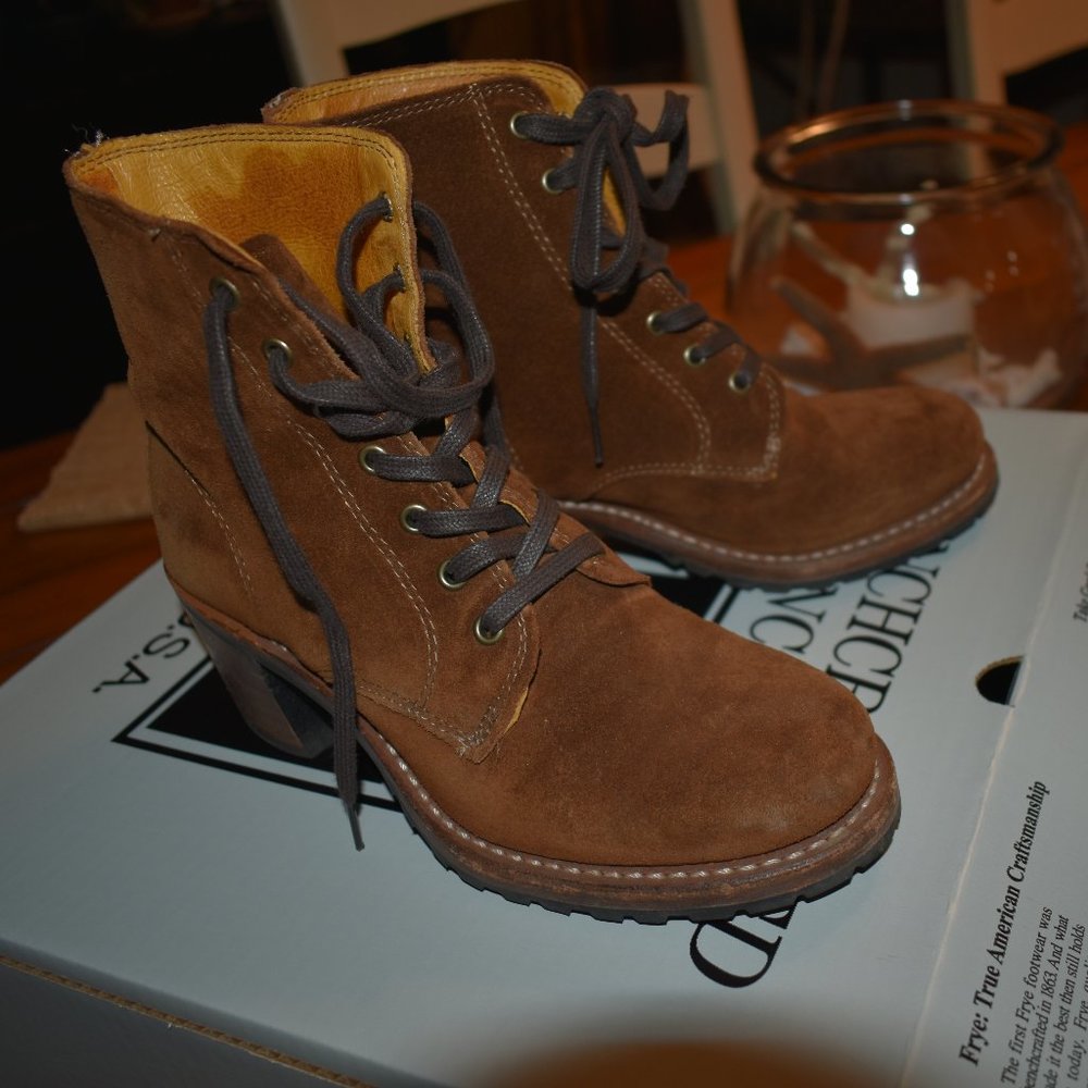 FRYE Sabrina 6G Lace Up Boot 6M Wood Oiled Suede